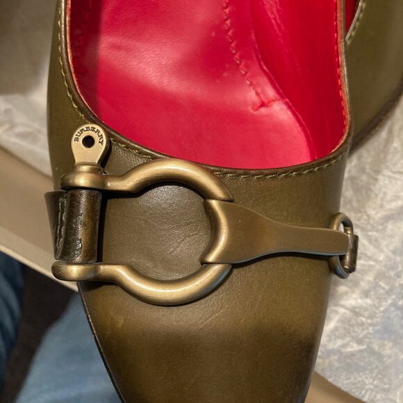 BURBERRY Authentic BURBERRY Classic Gold PROSUM Womens Pumps & BURBERRY Box - Picture 7 of 10